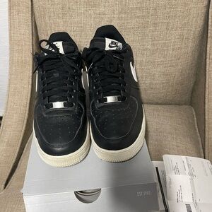 Men’s Nike, Air Force One size 8, black and white